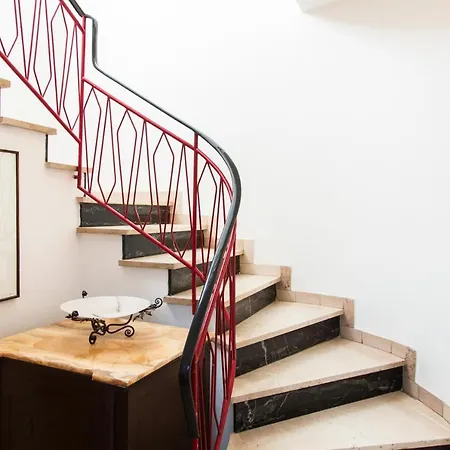 Apartment La Duchessa Di Volterra, 2 Min Walk From The Historic Town, With Private Parking Volterra