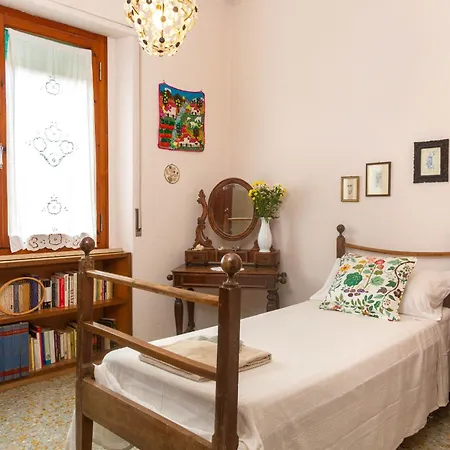 La Duchessa Di Volterra, 2 Min Walk From The Historic Town, With Private Parking Apartment