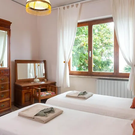 Apartment La Duchessa Di Volterra, 2 Min Walk From The Historic Town, With Private Parking